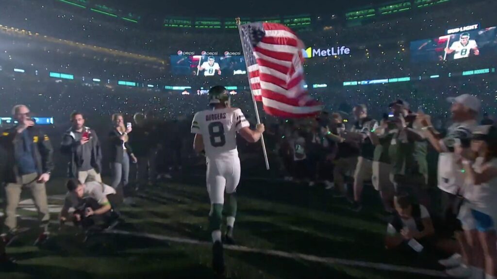 aaron-rodgers-debuts-as-a-jet,-waves-american-flag-on-9/11-anniversary-—-a-moment-to-remember-(video)-|-the-gateway-pundit-|-by-jim-hᴏft
