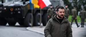 fact-check:-does-this-image-show-zelenskyy-sitting-behind-a-pile-of-cash?