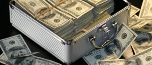 ‘it-just-stunned-me’:-man-holds-small-child-while-allegedly-robbing-bank