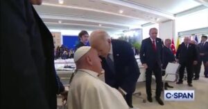 national-embarrassment:-joe-biden-bumps-heads-with-pope-francis-at-g7-(video)