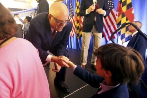 larry-hogan-touts-independence-in-new-ad-and-rebukes-trump-endorsement-–-washington-examiner