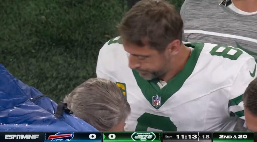 aaron-rodgers-suffers-ankle-injury-less-than-5-minutes-into-jets-debut-–-out-for-game-(video)-|-the-gateway-pundit-|-by-cristina-laila