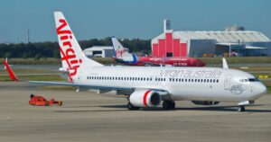 virgin-australia-boeing-737-makes-emergency-landing-in-new-zealand-after-engine-fire-(video)