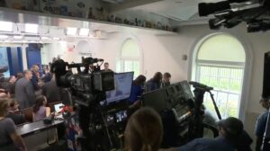 reporter-collapses-during-live-white-house-press-briefing-(video)-|-the-gateway-pundit-|-by-jim-hᴏft