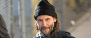 fact-check:-no,-keanu-reeves-did-not-refuse-to-present-award-to-whoopi-goldberg