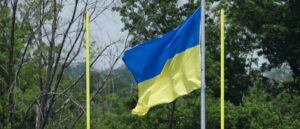 fact-check:-does-this-image-show-young-ukraine-girls-being-recruited-into-the-military?