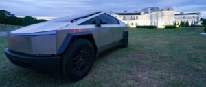 fact-check:-image-claiming-to-show-a-crash-involving-two-cybertrucks-is-ai-generated