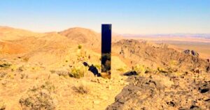 monolith-mania:-another-mysterious-metal-artifact-found,-this-time-in-a-desert-near-las-vegas