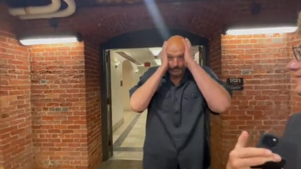 john-fetterman-mocks-biden-impeachment-inquiry-in-bizarre,-childish-reaction-to-reporter’s-question-(video)-|-the-gateway-pundit-|-by-kristinn-taylor