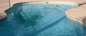 dramatic-video-shows-father-save-2-year-old-daughter-who-fell-in-pool