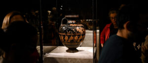 woman-discovers-$4-vase-is-2,000-year-old-mayan-artifact