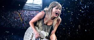 fact-check:-does-this-video-show-protestors-vandalizing-taylor-swift’s-private-jet?