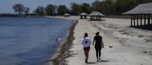 father-arrested-after-allegedly-attempting-to-drown-children-at-connecticut-beach