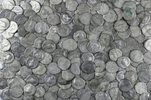 hundreds-of-silver-coins-from-300-year-old-shipwreck-recovered-by-treasure-hunting-team