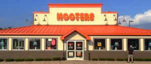 hooters-shuts-down-dozens-of-locations