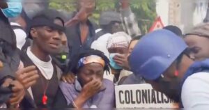 obama’s-sister-gets-tear-gassed-during-protests-in-kenya-(video)