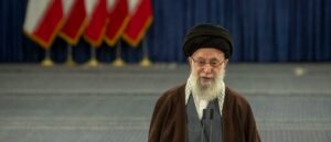 fact-check:-was-a-banner-featuring-the-ayatollah-recently-unveiled-at-the-brooklyn-museum?