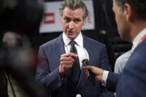 newsom-brushes-aside-calls-after-debate-for-biden-to-step-aside-–-washington-examiner