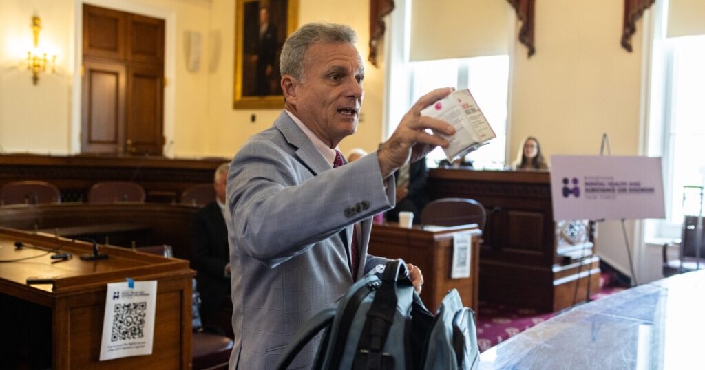 capitol-lawmakers-trained-to-administer-narcan-opioid-reversal-drug:-‘people-are-dying’