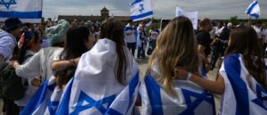 fact-check:-image-of-indonesian-woman-supporting-israel-is-ai-generated