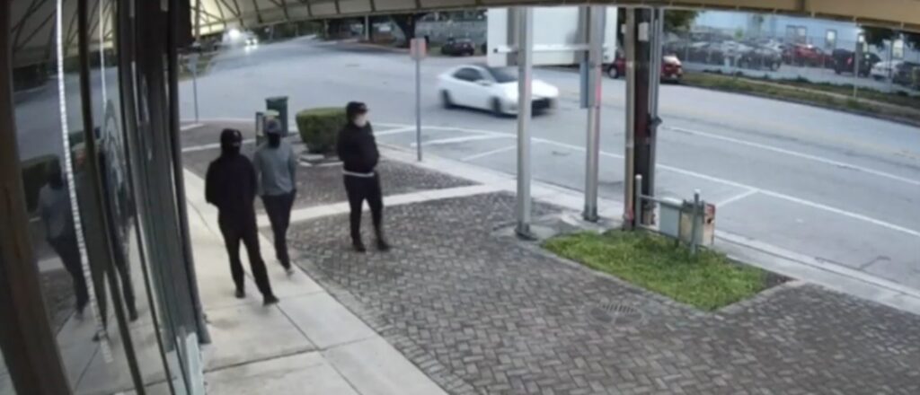 masked-men-allegedly-entered-miami-steakhouse,-robbed-diners-at-knifepoint