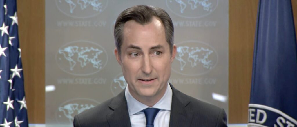 russia-expels-two-us-diplomats-from-country,-state-department-vows-response
