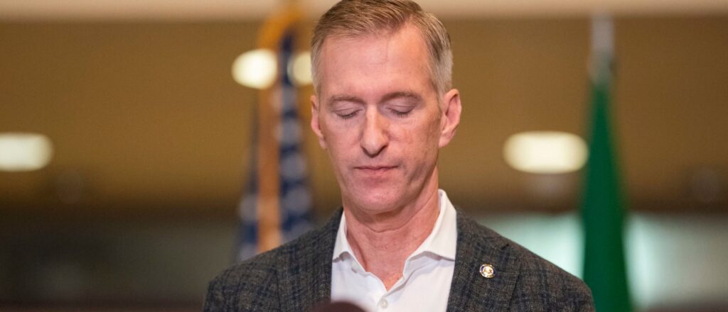 blue-city-mayor-who-oversaw-a-year-of-antifa-riots,-rising-crime-won’t-seek-reelection