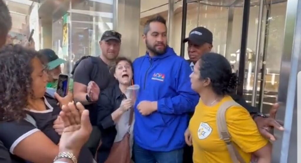 eco-terrorists-shut-down-entrance-to-citigroup’s-headquarters-in-nyc;-female-employee-met-with-physical-force-and-intimidation-(video)-|-the-gateway-pundit-|-by-david-greyson
