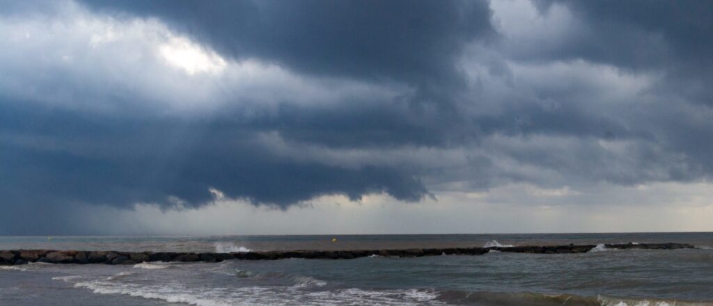hurricane-lee-starts-to-make-landfall