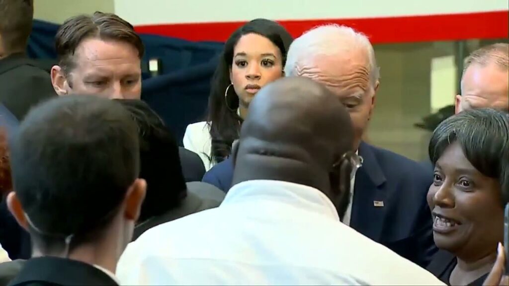 joe-biden-ignores-reporters-pleading-with-him-to-answer-questions-on-hunter-indictment-(video)-|-the-gateway-pundit-|-by-cristina-laila