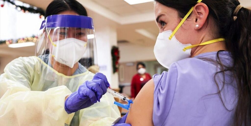 it’s-back!-providence-hospital-system-imposes-covid-vaccine-for-healthcare-workers-–-non-compliance-results-in-unpaid-leave-and-potential-termination-|-the-gateway-pundit-|-by-jim-hᴏft