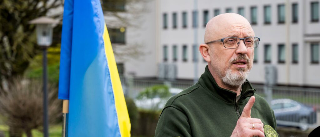 fact-check:-post-claims-to-show-former-ukrainian-official-celebrating-on-yacht-after-dismissal