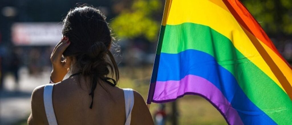 california-school-district-votes-to-ban-pride-flag