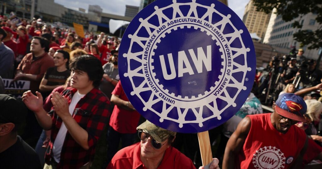 uaw-strike:-union-accuses-automakers-of-‘trying-to-put-the-squeeze’-with-reported-layoffs