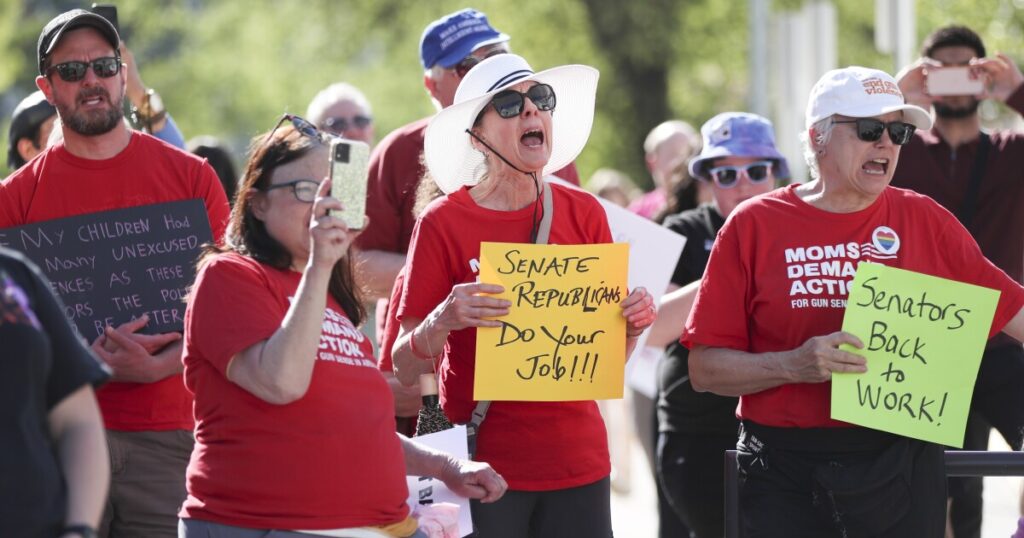 oregon-republicans-file-for-reelection-despite-possible-disqualification