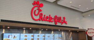 video-shows-fast-food-employee-grapple-with-gun-wielding-assailant