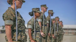 senators-introduce-bipartisan-bill-to-end-military-draft-–-washington-examiner