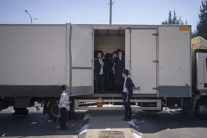 ultra-orthodox-protesters-break-into-idf-base-to-protest-draft-–-washington-examiner