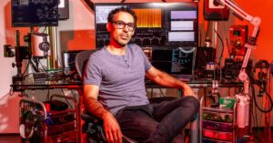 watch-how-a-hacker’s-infrared-laser-can-spy-on-your-laptop’s-keystrokes