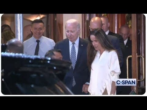 feeble-joe-biden-appears-to-need-help-with-stairs-from-daughter-ashley-at-new-york-city-restaurant-(video)-|-the-gateway-pundit-|-by-kristinn-taylor