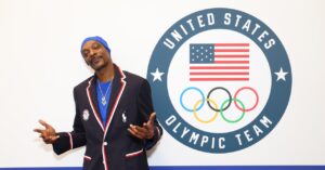 how-to-watch-billie-eilish-and-snoop-dogg-at-the-summer-olympics-closing-ceremony