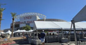 hours-before-kamala-las-vegas-event-–-it’s-empty-–-event-site-shows-more-“interested”-than-“going”