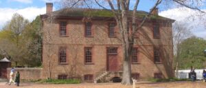 archaeologists-uncover-jaw-dropping-colonial-era-discovery-in-virginia-parking-lot:-report