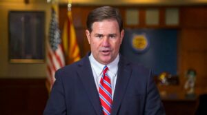 former-rino-arizona-gov.-doug-ducey-endorses-trump-and-kari-lake-|-the-gateway-pundit-|-by-ben-kew