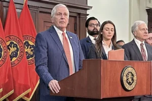 new-york-city-county-signs-first-face-covering-ban-into-law-–-washington-examiner