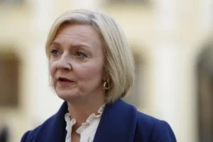 liz-truss-walks-out-of-book-event-after-lettuce-banner-prank:-‘not-funny’-–-washington-examiner