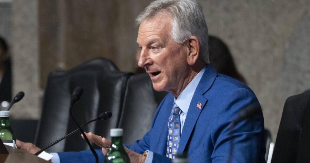 tuberville-plans-to-force-vote-on-marine-corps-leader-caught-up-in-pentagon-blockade