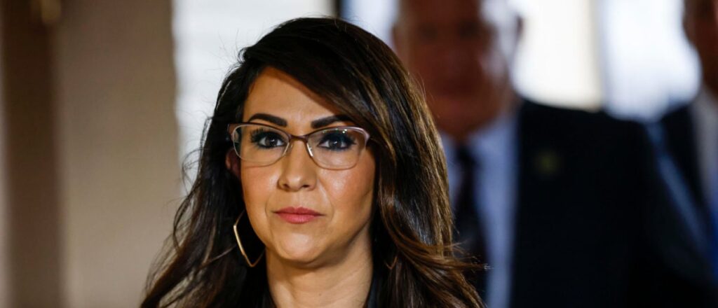 fact-check:-was-lauren-boebert-kicked-out-of-a-recent-event-because-she-refused-to-stop-vaping-near-a-pregnant-woman?