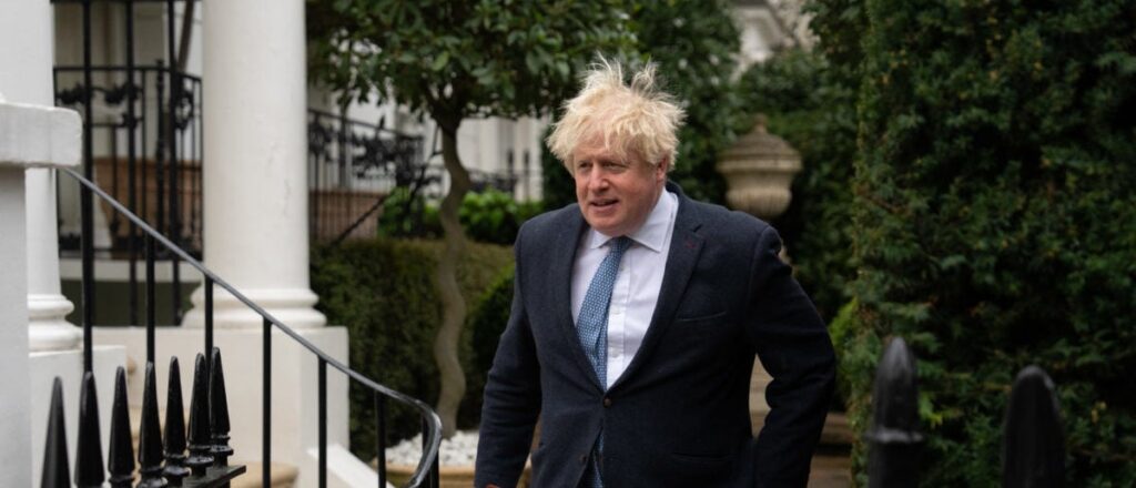 fact-check:-viral-x-post-of-boris-johnson-giving-raised-arm-salute-is-digitally-altered