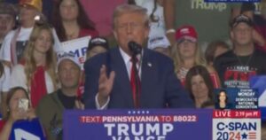 trump-on-harris:-‘i-am-much-better-looking-than-her’-(video)